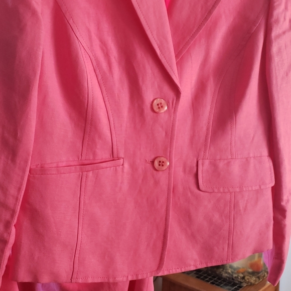 Suit - Picture 5 of 7